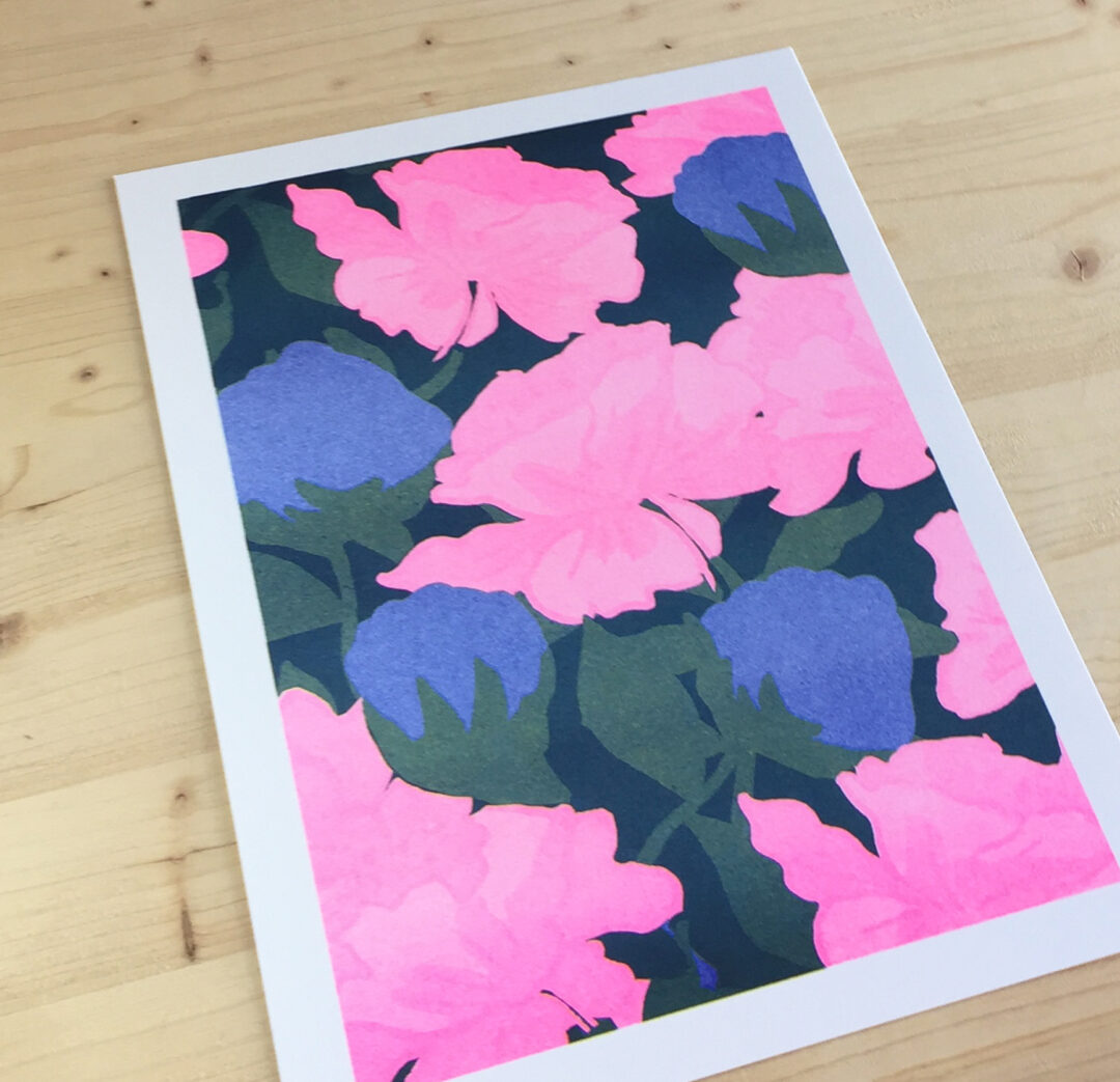 affiche A4 avec un motif floral rose, violet, vert